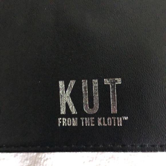 NWOT Kut From The Kloth Wallet Black/White Striped with dust cover - Picture 3 of 7